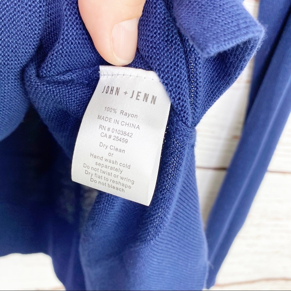 Navy v neck pullover - Picture 7 of 9